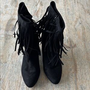 Chic Black Fringe Heeled Boots